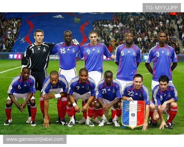 法国队在世界杯中的阵容配置:主力阵容、战术调整及比赛中的实际应用 法国队在世界杯中的阵容配置:主力阵容、战术调整及比赛中的实际应用